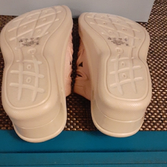 bzees susie wedge sandal  brand new in box - Picture 4 of 6